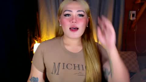 Snapshot of venus_colly chatting on June 2026 01:32:01 AM I am Colly Your mystery girl online show from June 2026 01:32:01 AM