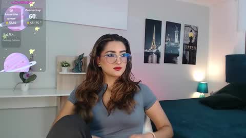 Snapshot of venus_steffen chatting on September 2025 12:42:01 PM Mia online show from September 2025 12:42:01 PM