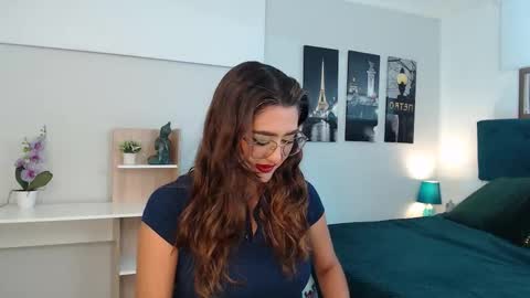Snapshot of venus_steffen chatting on October 2025 12:39:01 PM Mia online show from October 2025 12:39:01 PM