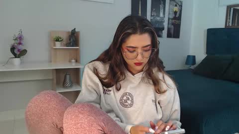 Snapshot of venus_steffen chatting on October 2025 12:40:02 PM Mia online show from October 2025 12:40:02 PM