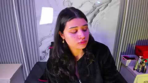 Venusowen  online show from April 2026 12:25:01 PM