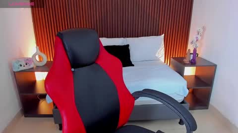 Snapshot of venuz_lee chatting on December 2024 01:05:02 PM Nice to greet you my name is Vanessa online show from December 2024 01:05:02 PM