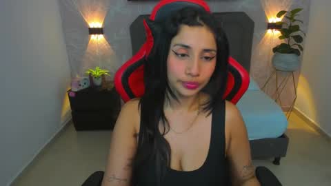 Snapshot of venuz_lee chatting on January 2025 12:52:01 PM Nice to greet you my name is Vanessa online show from January 2025 12:52:01 PM