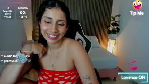 Snapshot of venuz_lee chatting on January 2025 04:35:01 PM Nice to greet you my name is Vanessa online show from January 2025 04:35:01 PM