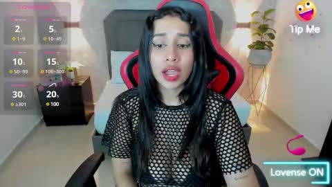 Snapshot of venuz_lee chatting on January 2025 12:58:02 PM Nice to greet you my name is Vanessa online show from January 2025 12:58:02 PM