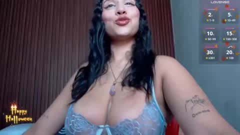 Snapshot of venuz_lee chatting on November 2025 01:13:02 PM Nice to greet you my name is Vanessa online show from November 2025 01:13:02 PM