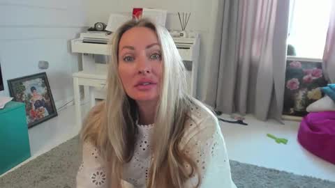 Violetta  online show from September 2025 03:45:02 AM