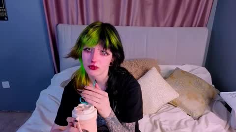 Erica online show from October 2025 08:10:01 PM