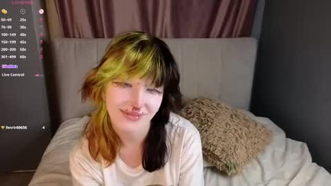 Erica online show from November 2025 08:21:01 PM