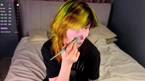 Erica online show from November 2025 08:08:01 PM