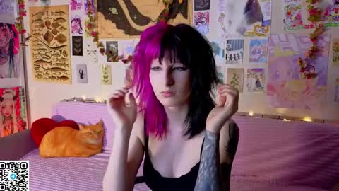 Erica online show from May 2026 08:05:01 PM