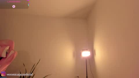 Snapshot of veronica_jazz chatting on February 2026 10:27:02 PM Vero 3 online show from February 2026 10:27:02 PM