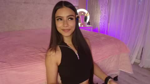 Snapshot of veronicamartin_ chatting on October 2025 02:43:02 PM Vero online show from October 2025 02:43:02 PM