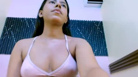 Snapshot of veronicarobles chatting on June 2026 06:32:02 PM Veronica Robles online show from June 2026 06:32:02 PM