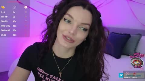 Snapshot of veronicasmythx chatting on February 2026 02:34:02 AM Goddess Veronica 3 online show from February 2026 02:34:02 AM