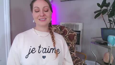 Snapshot of veronicawest chatting on March 2025 03:38:02 PM Veronica Weston online show from March 2025 03:38:02 PM