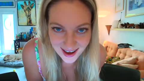 Snapshot of veronicawest chatting on August 2026 04:09:02 PM Veronica Weston online show from August 2026 04:09:02 PM