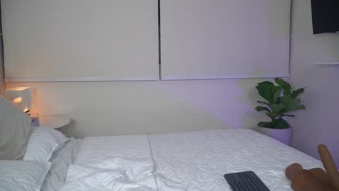  V A L  help me reach 100likes online show from January 2025 03:00:01 AM