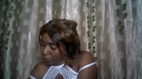 Snapshot of verronique1511 chatting on May 2026 06:04:02 PM verronique1511 online show from May 2026 06:04:02 PM