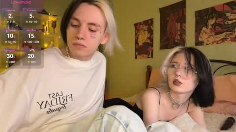 Snapshot of veryraretwins chatting on September 2025 10:32:01 PM veryraretwins online show from September 2025 10:32:01 PM