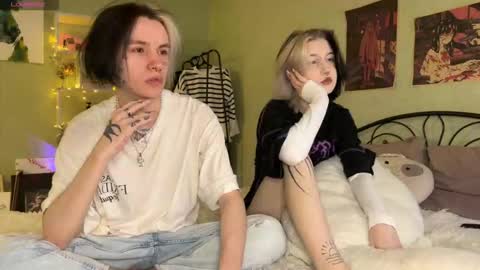 Snapshot of veryraretwins chatting on September 2025 04:44:02 PM veryraretwins online show from September 2025 04:44:02 PM