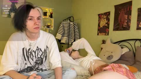 Snapshot of veryraretwins chatting on October 2025 08:26:01 PM veryraretwins online show from October 2025 08:26:01 PM