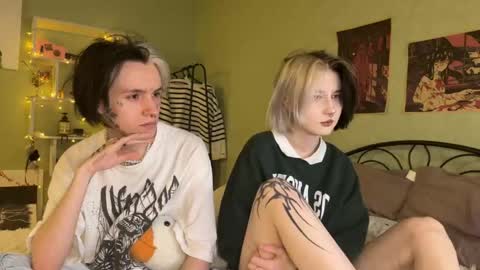 Snapshot of veryraretwins chatting on October 2025 10:08:02 PM veryraretwins online show from October 2025 10:08:02 PM