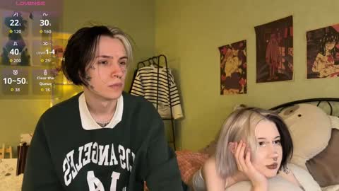 Snapshot of veryraretwins chatting on October 2025 10:43:02 PM veryraretwins online show from October 2025 10:43:02 PM