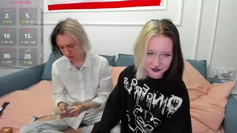 Snapshot of veryraretwins chatting on May 2026 07:33:02 PM veryraretwins online show from May 2026 07:33:02 PM