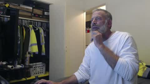 hairy man online show from February 2025 01:02:01 AM