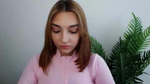 Snapshot of veryveryshygirl chatting on September 2025 12:18:01 PM Ana online show from September 2025 12:18:01 PM