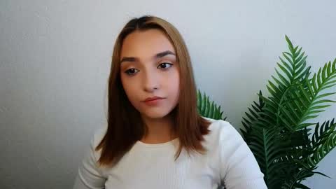 Snapshot of veryveryshygirl chatting on September 2025 07:09:02 AM Ana online show from September 2025 07:09:02 AM