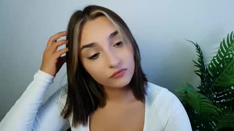 Snapshot of veryveryshygirl chatting on October 2025 06:14:02 AM Ana online show from October 2025 06:14:02 AM