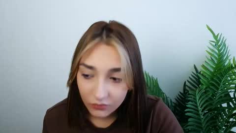 Snapshot of veryveryshygirl chatting on October 2025 07:49:02 AM Ana online show from October 2025 07:49:02 AM