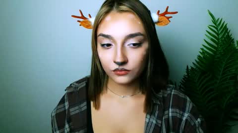 Snapshot of veryveryshygirl chatting on October 2025 06:42:02 PM Ana online show from October 2025 06:42:02 PM