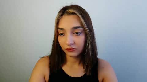 Snapshot of veryveryshygirl chatting on November 2025 11:09:02 AM Ana online show from November 2025 11:09:02 AM