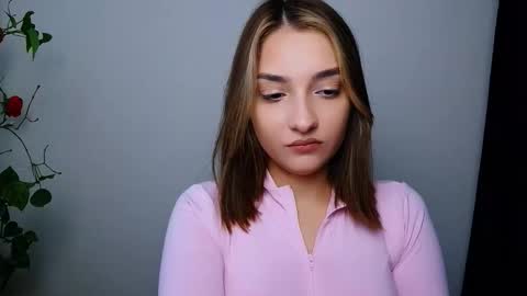 Snapshot of veryveryshygirl chatting on November 2025 01:22:02 PM Ana online show from November 2025 01:22:02 PM