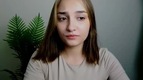 Snapshot of veryveryshygirl chatting on November 2025 02:17:02 PM Ana online show from November 2025 02:17:02 PM