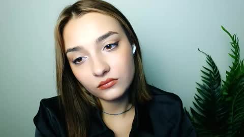 Snapshot of veryveryshygirl chatting on November 2025 06:54:01 PM Ana online show from November 2025 06:54:01 PM