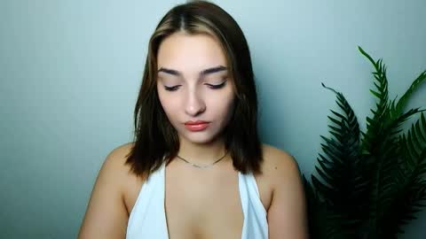 Snapshot of veryveryshygirl chatting on November 2025 08:23:02 PM Ana online show from November 2025 08:23:02 PM