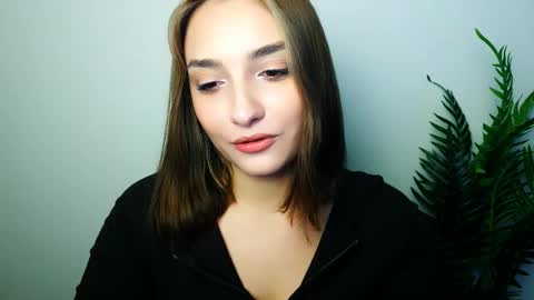 Snapshot of veryveryshygirl chatting on December 2025 06:19:02 AM Ana online show from December 2025 06:19:02 AM