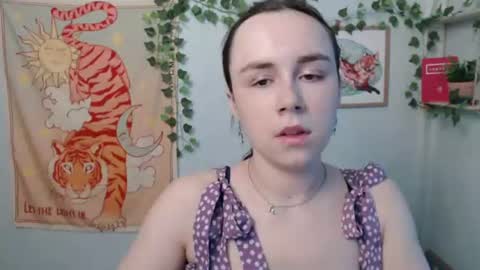 Snapshot of veryveryvery_shy chatting on June 2026 05:48:01 AM veryveryvery_shy online show from June 2026 05:48:01 AM