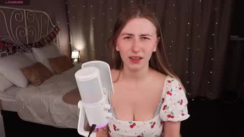 Snapshot of vespera_celeste chatting on November 2025 06:36:01 AM Celeste online show from November 2025 06:36:01 AM