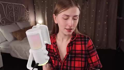 Snapshot of vespera_celeste chatting on November 2025 05:41:02 AM Celeste online show from November 2025 05:41:02 AM