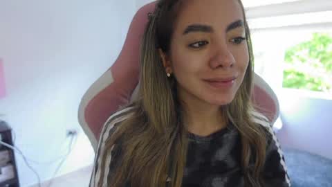 Snapshot of vexira_23 chatting on April 2026 02:14:01 PM Sofa online show from April 2026 02:14:01 PM