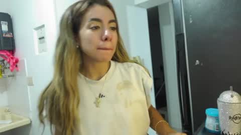 Snapshot of vexira_23 chatting on April 2026 02:04:01 AM Sofa online show from April 2026 02:04:01 AM