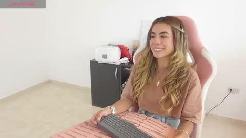 Snapshot of vexira_23 chatting on April 2026 08:09:02 PM Sofa online show from April 2026 08:09:02 PM
