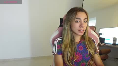 Snapshot of vexira_23 chatting on April 2026 03:59:02 AM Sofa online show from April 2026 03:59:02 AM