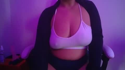 vibe_xxxo online show from March 2026 05:24:01 PM