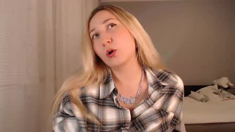 Snapshot of vibezgirl chatting on January 2025 07:28:01 PM Amelia online show from January 2025 07:28:01 PM